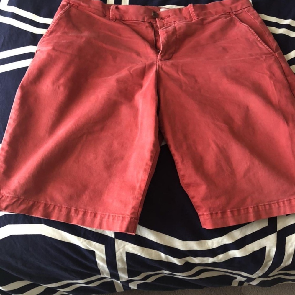 GAP Men's Flat Front Shorts - Red